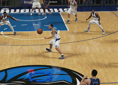 《NBA 2K15》后衛(wèi)傳球與上籃操作圖文教程