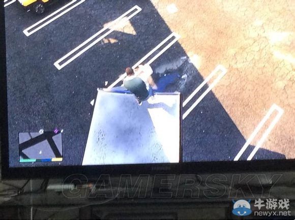 《GTA5》開卡車后門的方法