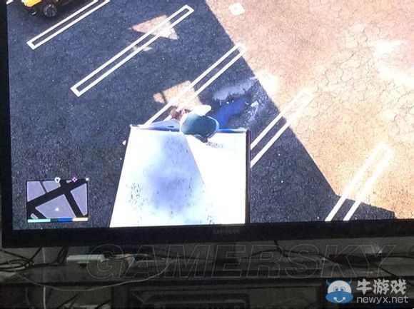 《GTA5》開卡車后門的方法