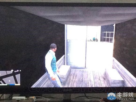 《GTA5》開卡車后門的方法