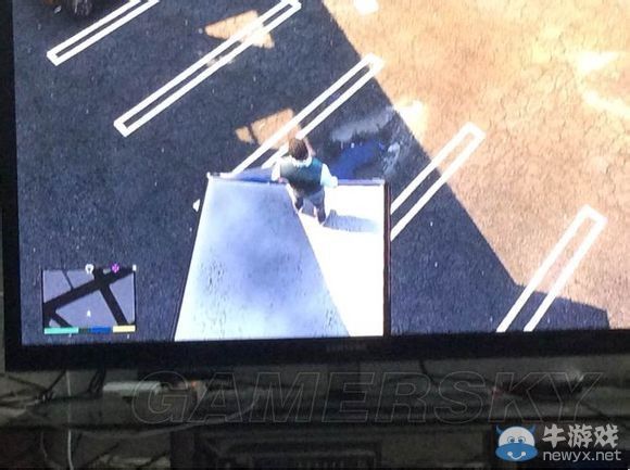 《GTA5》開卡車后門的方法