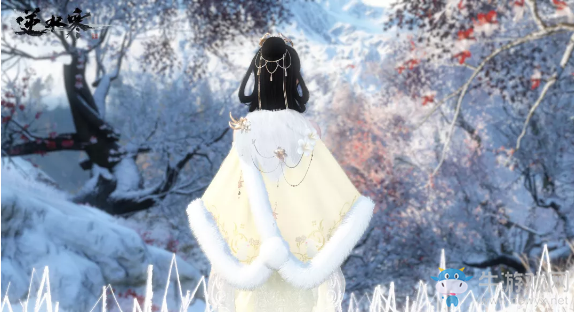 《逆水寒》背飾毛絨小斗篷霜落影外觀介紹