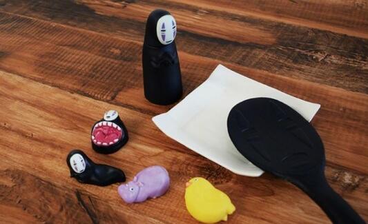 《千与千寻》官方推出无脸男餐具周边 姿势好妖娆