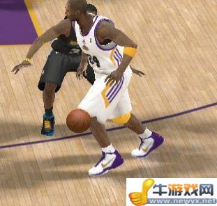 《NBA 2K12》過人方法(名人堂級球員專用)