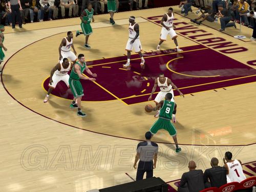 《NBA 2K12》墩子在球隊(duì)中的砥柱作用和暴力空接流防守反擊打法